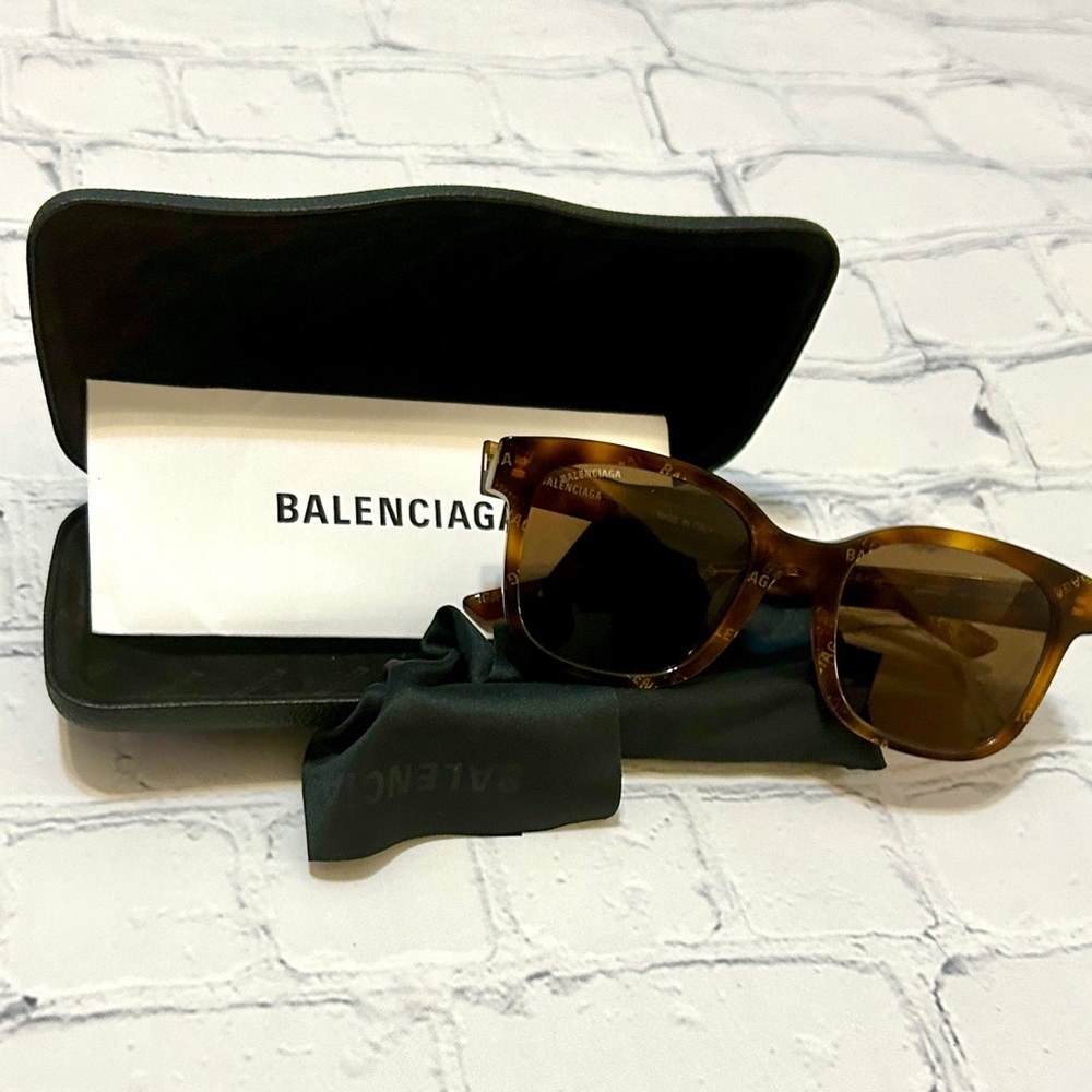 Balenciaga Tortoise Shell Logo Sunglasses (Women’s 52.21.145) Full Set! EUC
